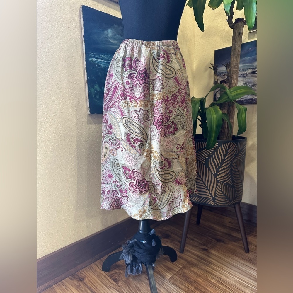 EUC THE PICKET FENCE  DAMASK SKIRT WITH A BOTTOM RUFFLE ANKLE LEIGHT SZ M